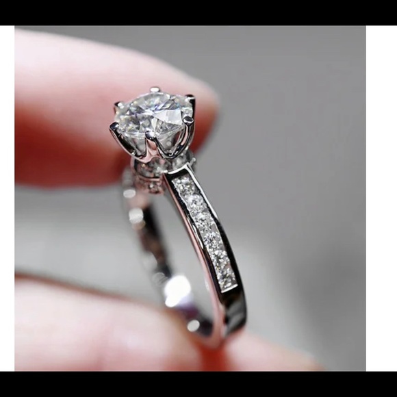 unbranded Jewelry - 069) 925 Silver filled Luxury Ring with CZ